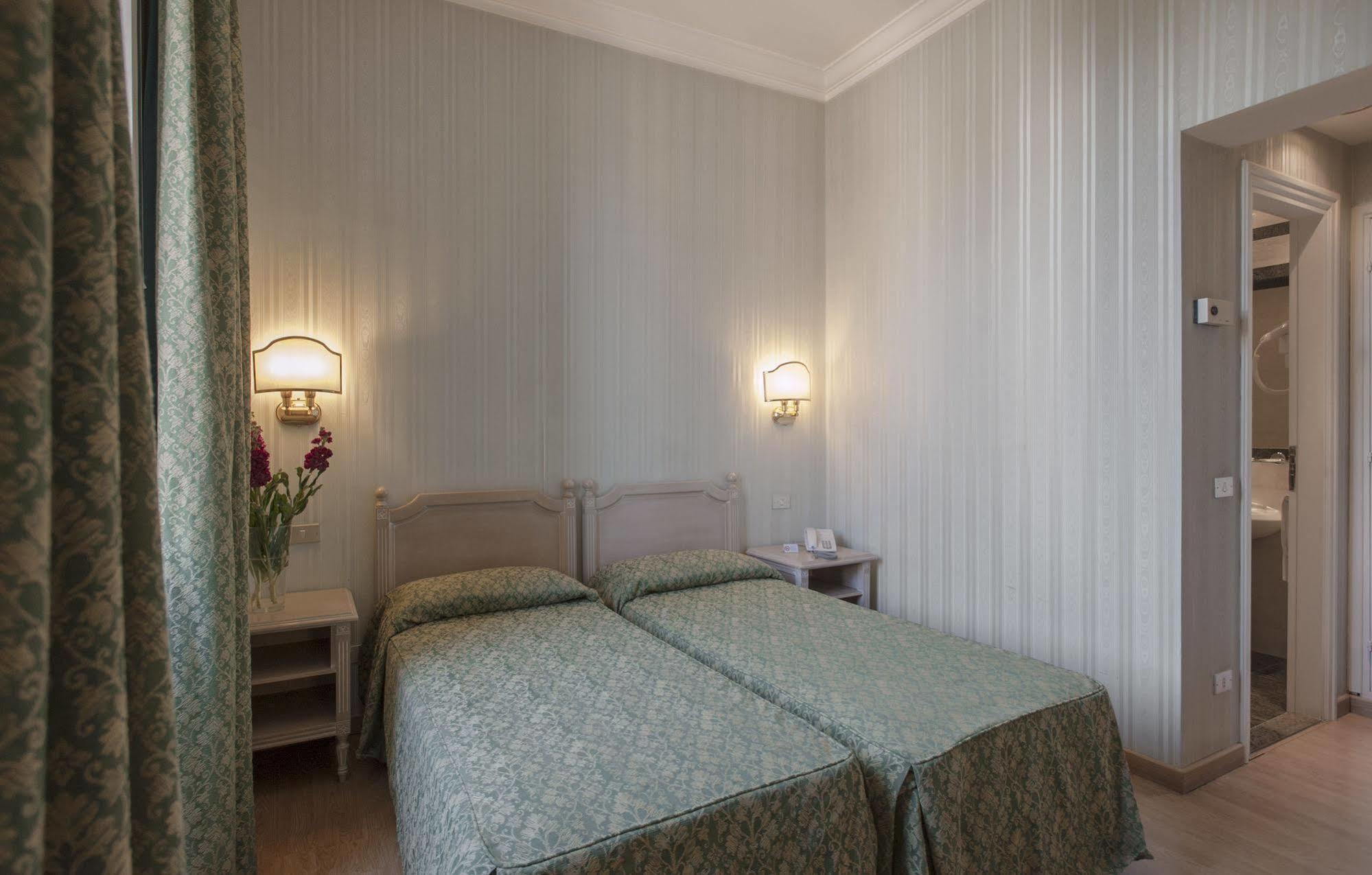 Hotel Villa Torlonia Rome Extérieur photo